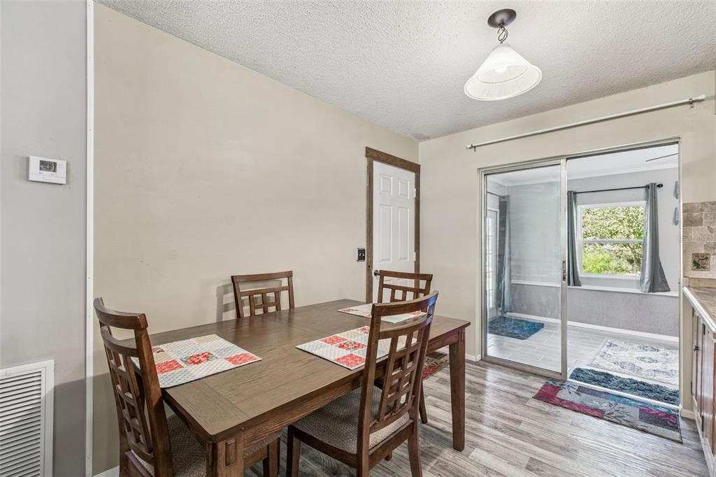 For Sale: $390,000 (2 beds, 2 baths, 1000 Square Feet)