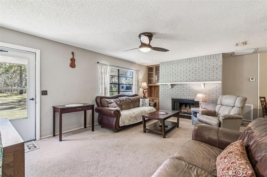 For Sale: $390,000 (2 beds, 2 baths, 1000 Square Feet)