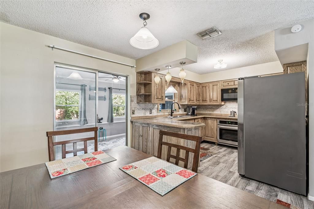 For Sale: $390,000 (2 beds, 2 baths, 1000 Square Feet)