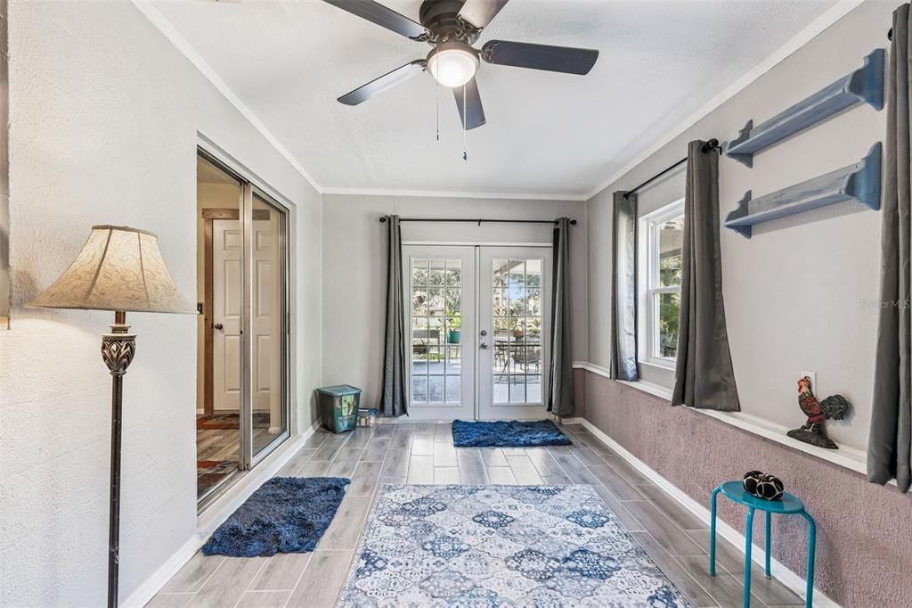 For Sale: $390,000 (2 beds, 2 baths, 1000 Square Feet)