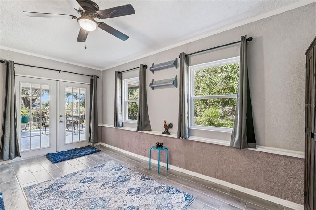 For Sale: $390,000 (2 beds, 2 baths, 1000 Square Feet)