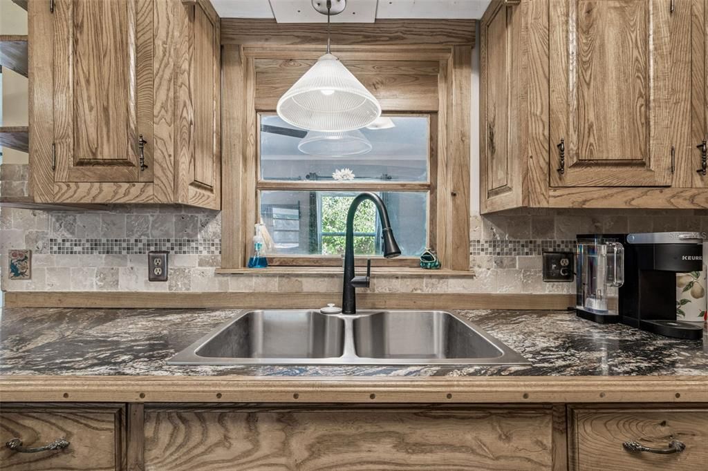 For Sale: $390,000 (2 beds, 2 baths, 1000 Square Feet)