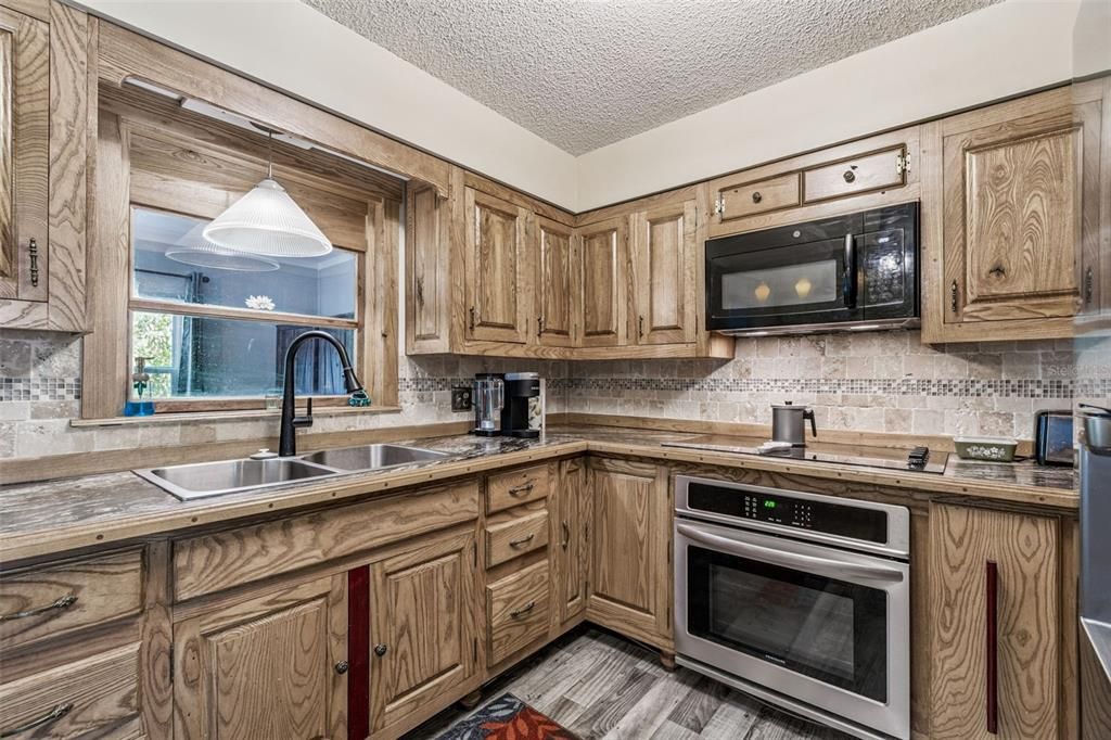 For Sale: $390,000 (2 beds, 2 baths, 1000 Square Feet)