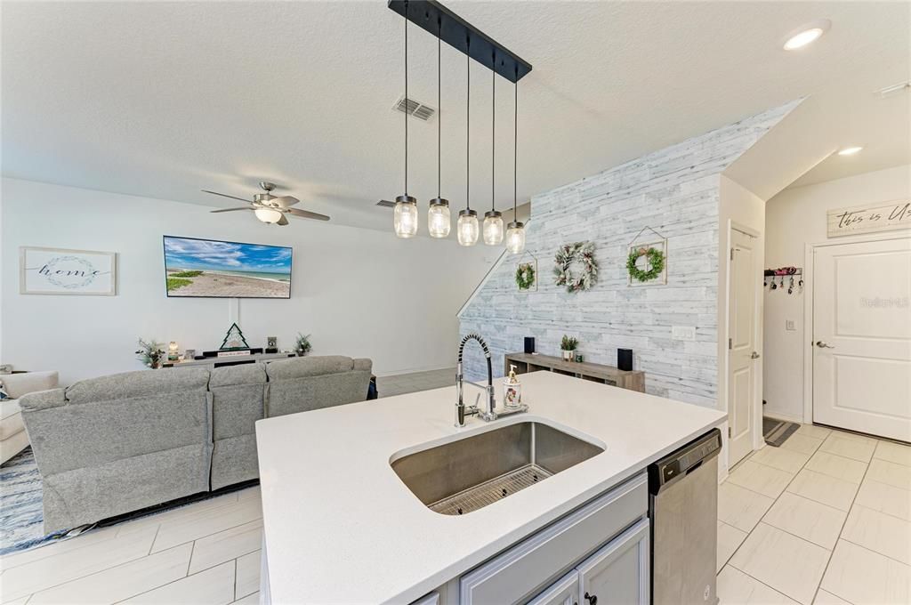 En Venta: $324,500 (3 camas, 2 baños, 1766 Pies cuadrados)