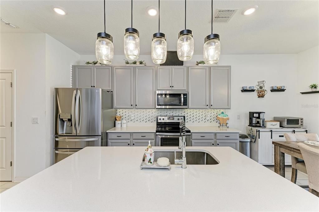 En Venta: $324,500 (3 camas, 2 baños, 1766 Pies cuadrados)