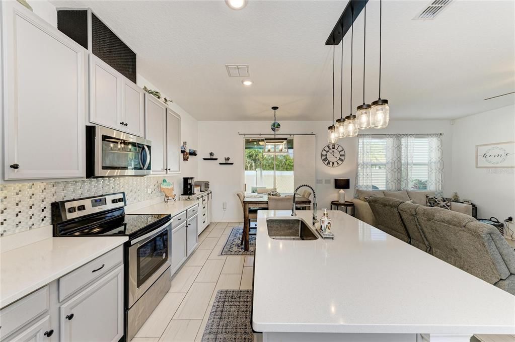 En Venta: $324,500 (3 camas, 2 baños, 1766 Pies cuadrados)