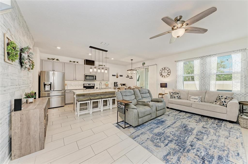 En Venta: $324,500 (3 camas, 2 baños, 1766 Pies cuadrados)