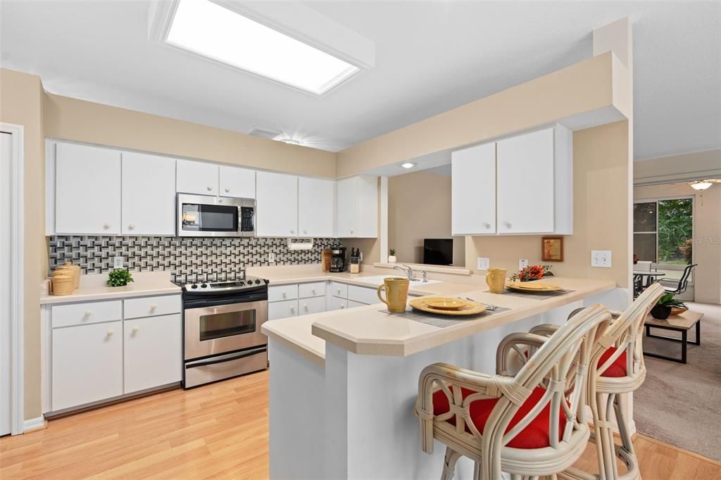 待售: $315,000 (2 贝兹, 2 浴室, 1390 平方英尺)