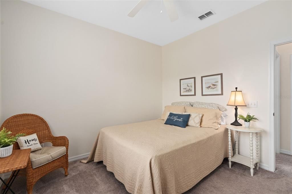 待售: $315,000 (2 贝兹, 2 浴室, 1390 平方英尺)