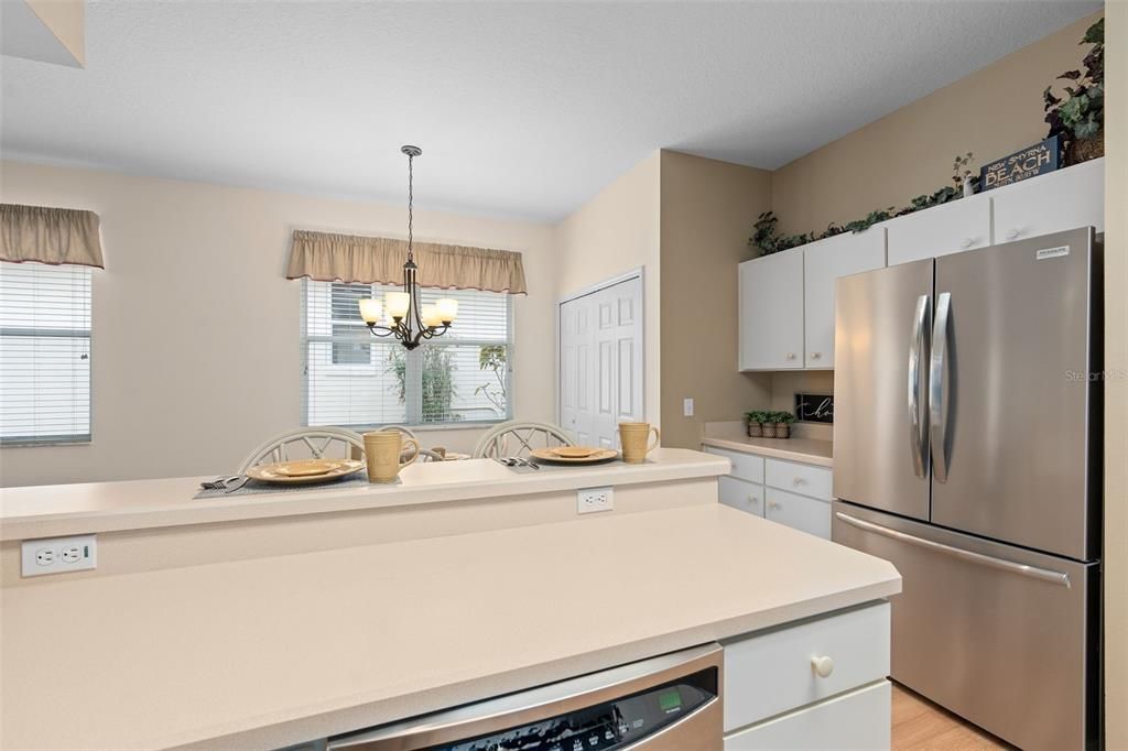 待售: $315,000 (2 贝兹, 2 浴室, 1390 平方英尺)