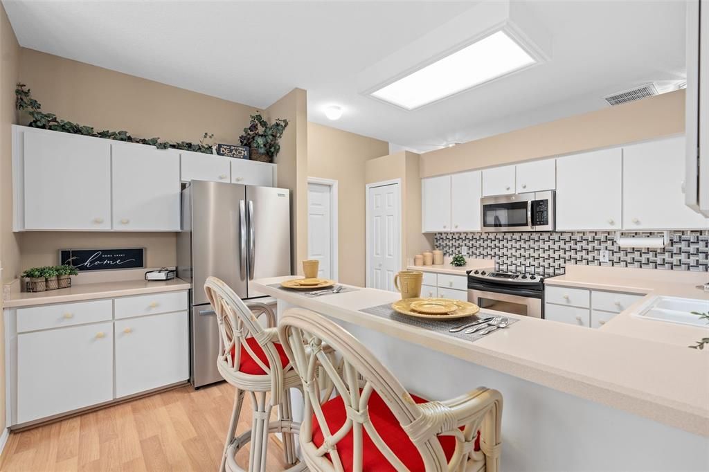 待售: $315,000 (2 贝兹, 2 浴室, 1390 平方英尺)