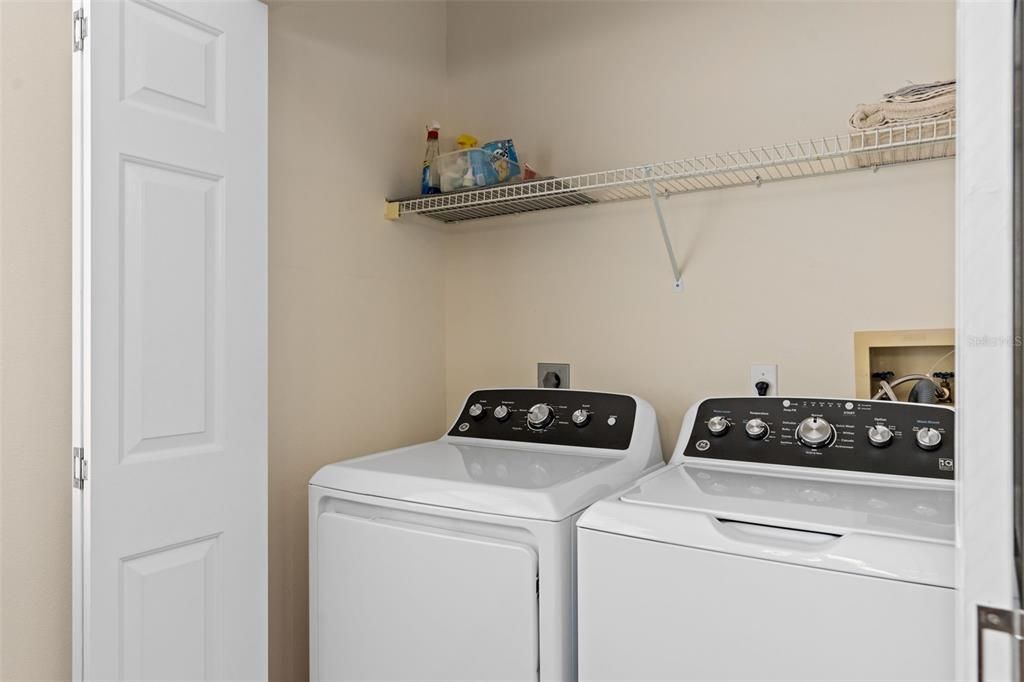 待售: $315,000 (2 贝兹, 2 浴室, 1390 平方英尺)