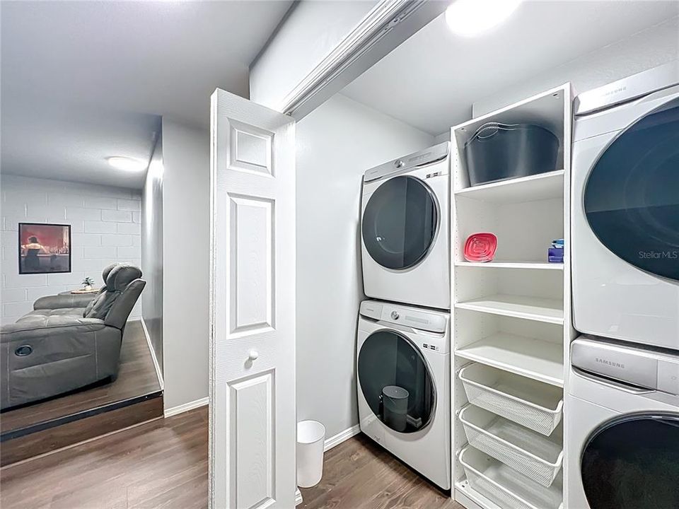 合同活跃: $650,000 (5 贝兹, 5 浴室, 2342 平方英尺)