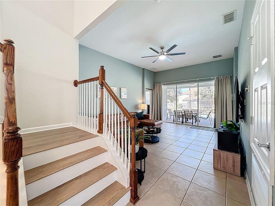 合同活跃: $650,000 (5 贝兹, 5 浴室, 2342 平方英尺)