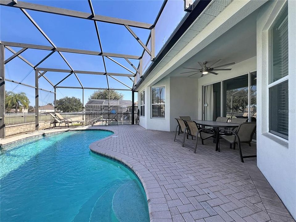 合同活跃: $650,000 (5 贝兹, 5 浴室, 2342 平方英尺)