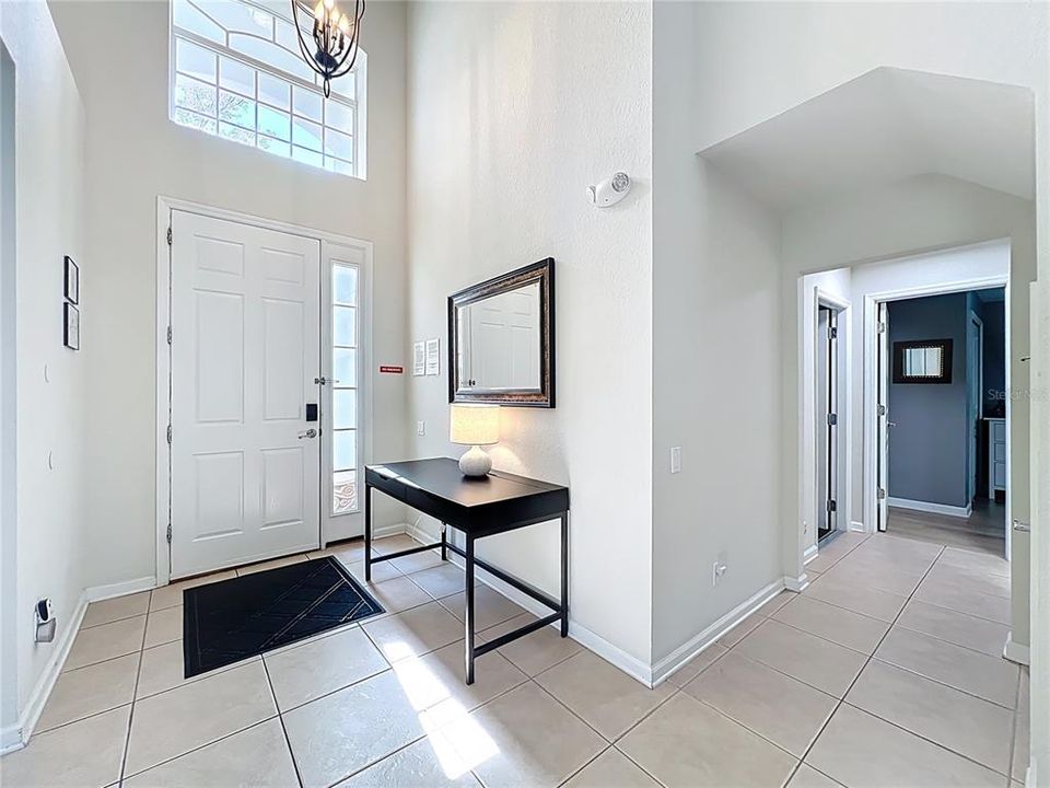 合同活跃: $650,000 (5 贝兹, 5 浴室, 2342 平方英尺)