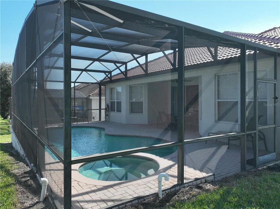 合同活跃: $650,000 (5 贝兹, 5 浴室, 2342 平方英尺)