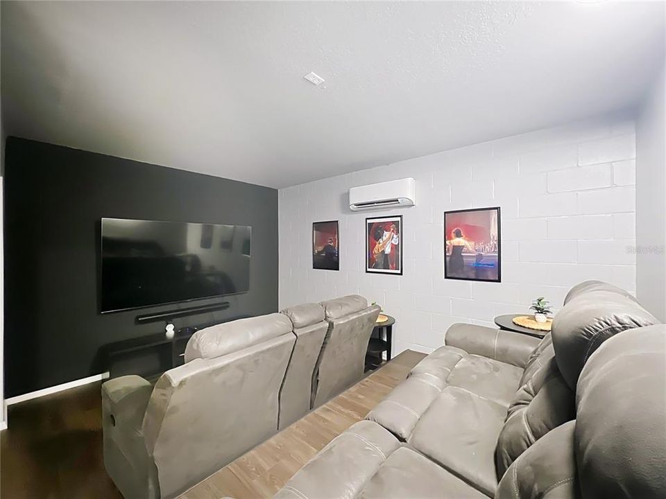 合同活跃: $650,000 (5 贝兹, 5 浴室, 2342 平方英尺)