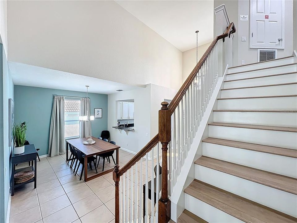 合同活跃: $650,000 (5 贝兹, 5 浴室, 2342 平方英尺)