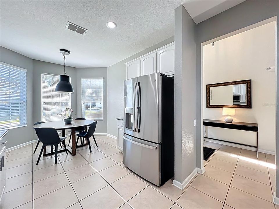 合同活跃: $650,000 (5 贝兹, 5 浴室, 2342 平方英尺)