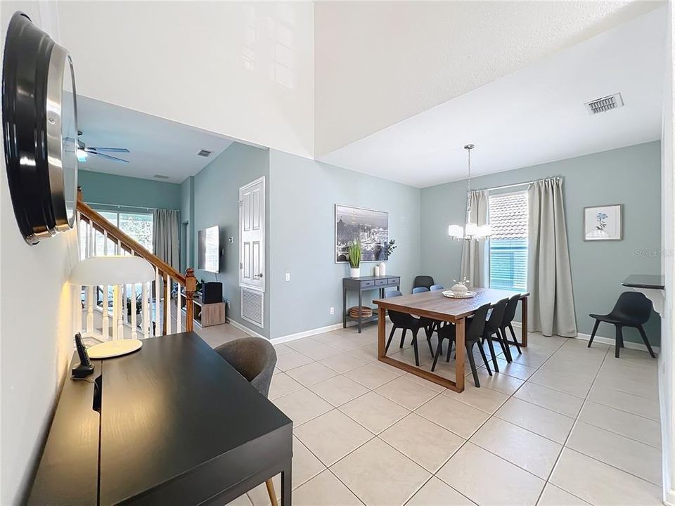 合同活跃: $650,000 (5 贝兹, 5 浴室, 2342 平方英尺)