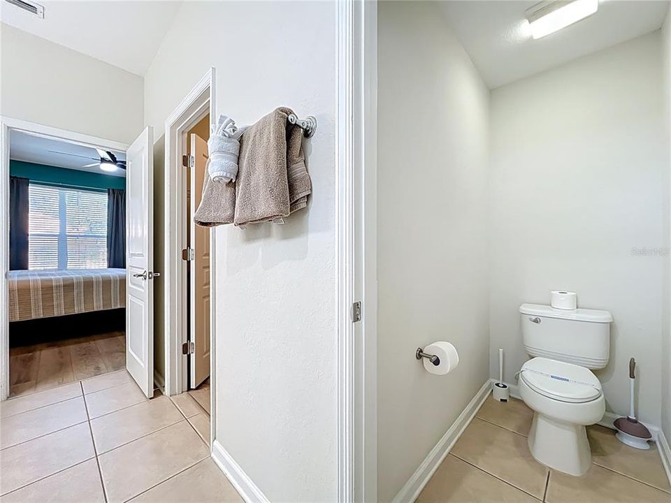 合同活跃: $650,000 (5 贝兹, 5 浴室, 2342 平方英尺)