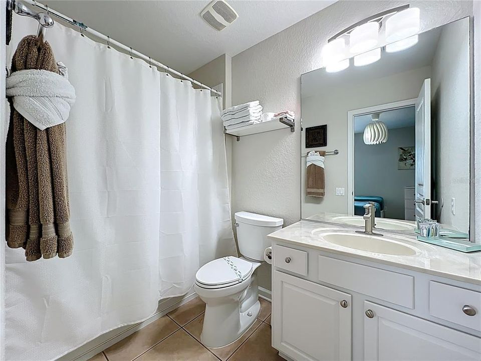 合同活跃: $650,000 (5 贝兹, 5 浴室, 2342 平方英尺)