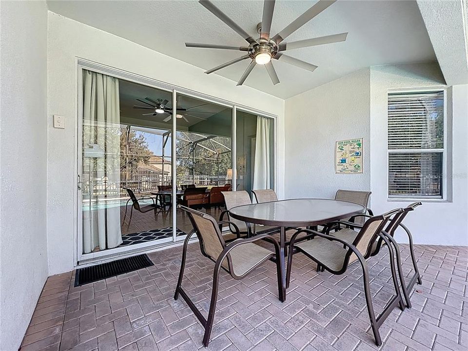 合同活跃: $650,000 (5 贝兹, 5 浴室, 2342 平方英尺)