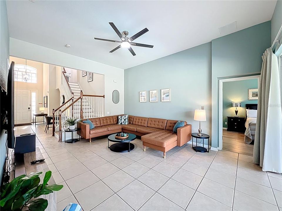 合同活跃: $650,000 (5 贝兹, 5 浴室, 2342 平方英尺)