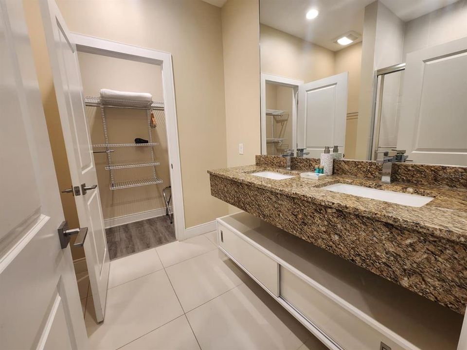 For Sale: $480,000 (4 beds, 4 baths, 2396 Square Feet)