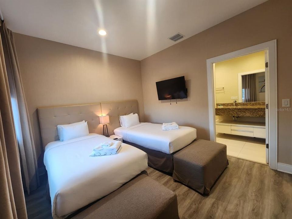 For Sale: $480,000 (4 beds, 4 baths, 2396 Square Feet)