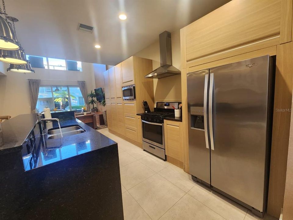 For Sale: $480,000 (4 beds, 4 baths, 2396 Square Feet)