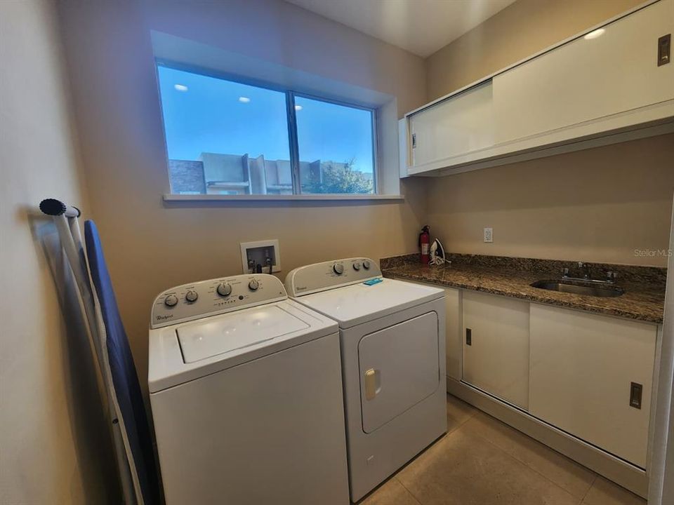 For Sale: $480,000 (4 beds, 4 baths, 2396 Square Feet)