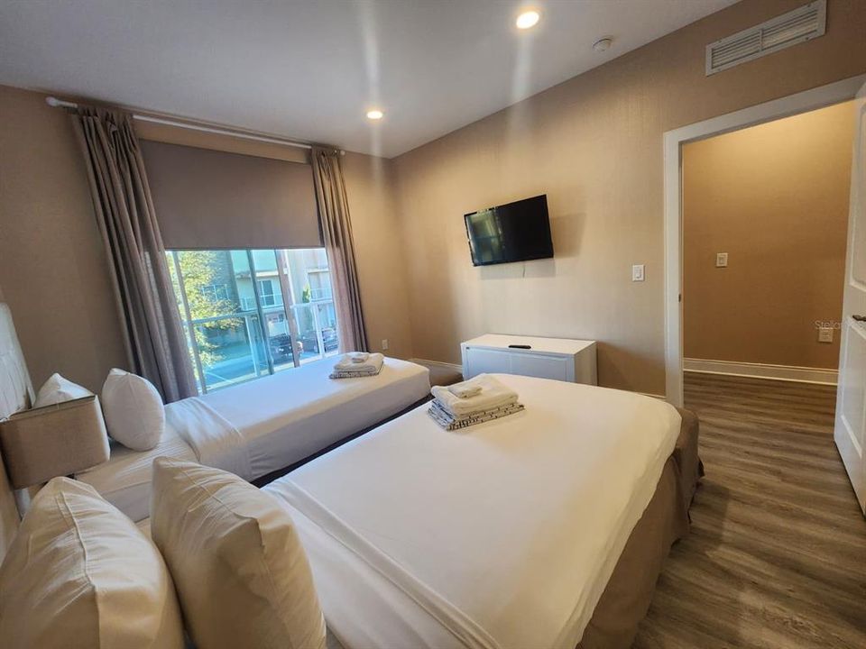 For Sale: $480,000 (4 beds, 4 baths, 2396 Square Feet)