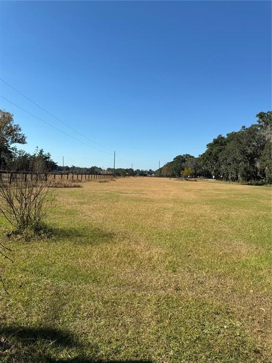 合同活跃: $180,000 (2 贝兹, 2 浴室, 1056 平方英尺)