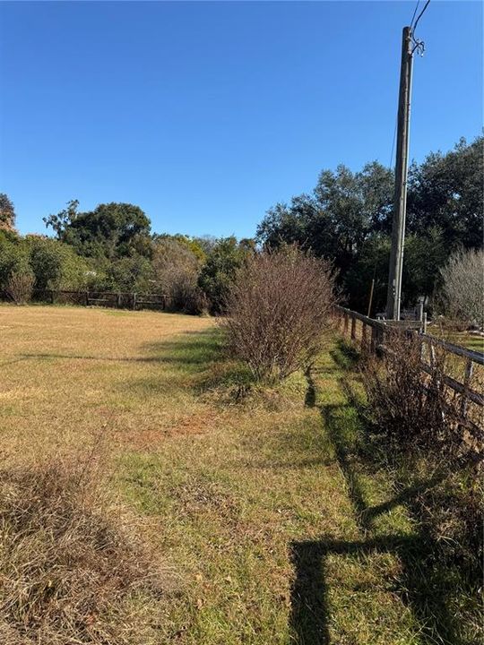 合同活跃: $180,000 (2 贝兹, 2 浴室, 1056 平方英尺)