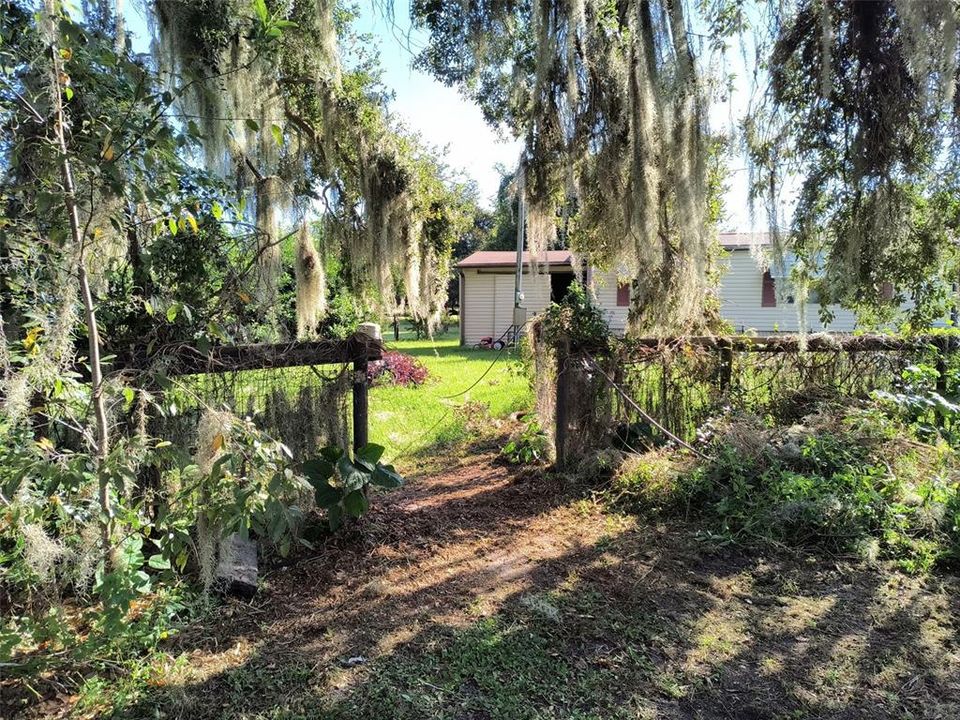 合同活跃: $180,000 (2 贝兹, 2 浴室, 1056 平方英尺)