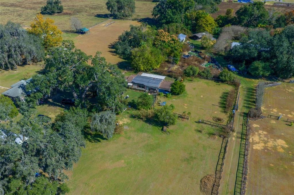 合同活跃: $180,000 (2 贝兹, 2 浴室, 1056 平方英尺)