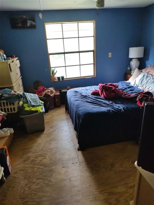 合同活跃: $180,000 (2 贝兹, 2 浴室, 1056 平方英尺)