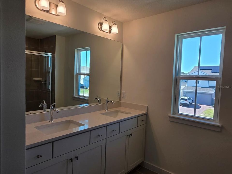 For Rent: $2,300 (3 beds, 2 baths, 1929 Square Feet)