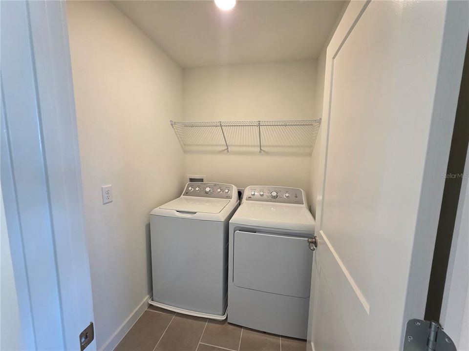 For Rent: $2,300 (3 beds, 2 baths, 1929 Square Feet)