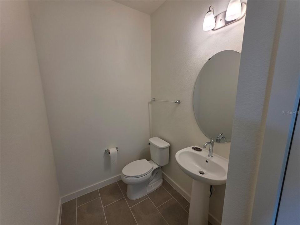 For Rent: $2,300 (3 beds, 2 baths, 1929 Square Feet)