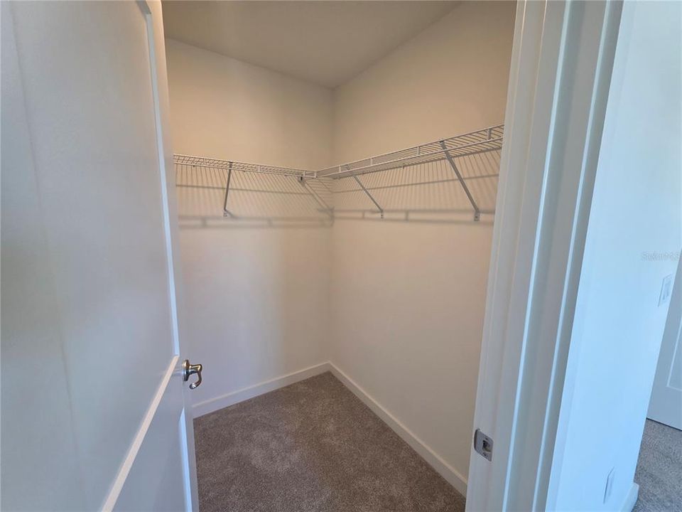 For Rent: $2,300 (3 beds, 2 baths, 1929 Square Feet)