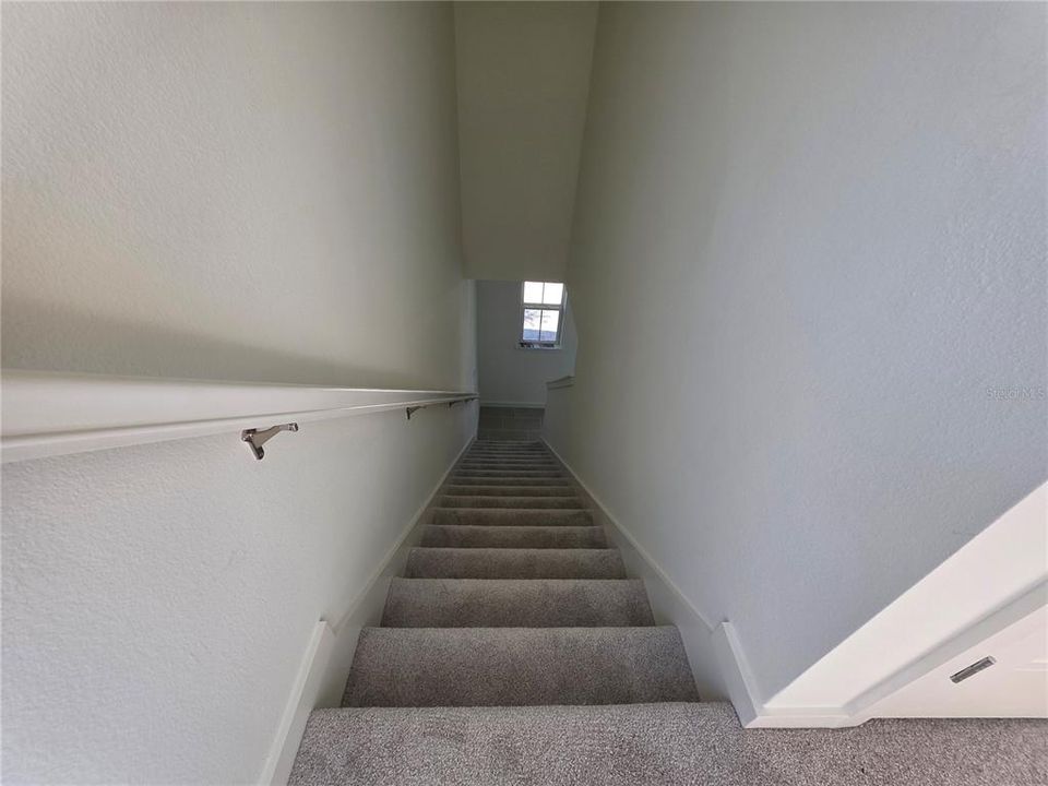 For Rent: $2,300 (3 beds, 2 baths, 1929 Square Feet)