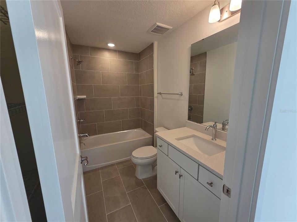 For Rent: $2,300 (3 beds, 2 baths, 1929 Square Feet)