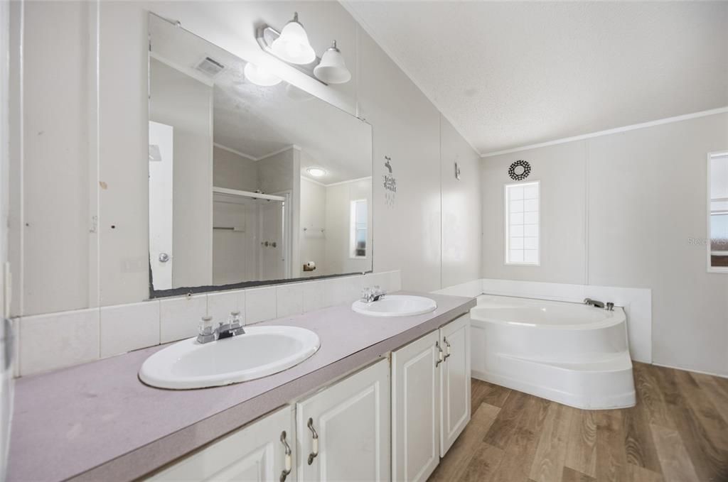 待售: $200,000 (3 贝兹, 2 浴室, 1512 平方英尺)