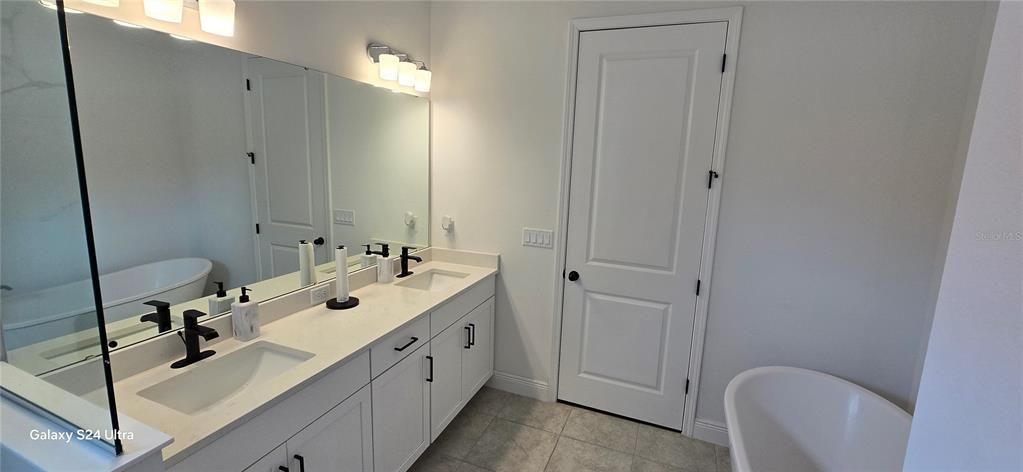 待售: $524,999 (4 贝兹, 3 浴室, 2827 平方英尺)