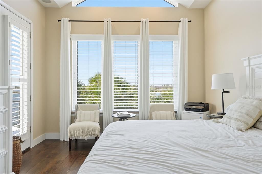 For Sale: $2,400,000 (3 beds, 2 baths, 2339 Square Feet)