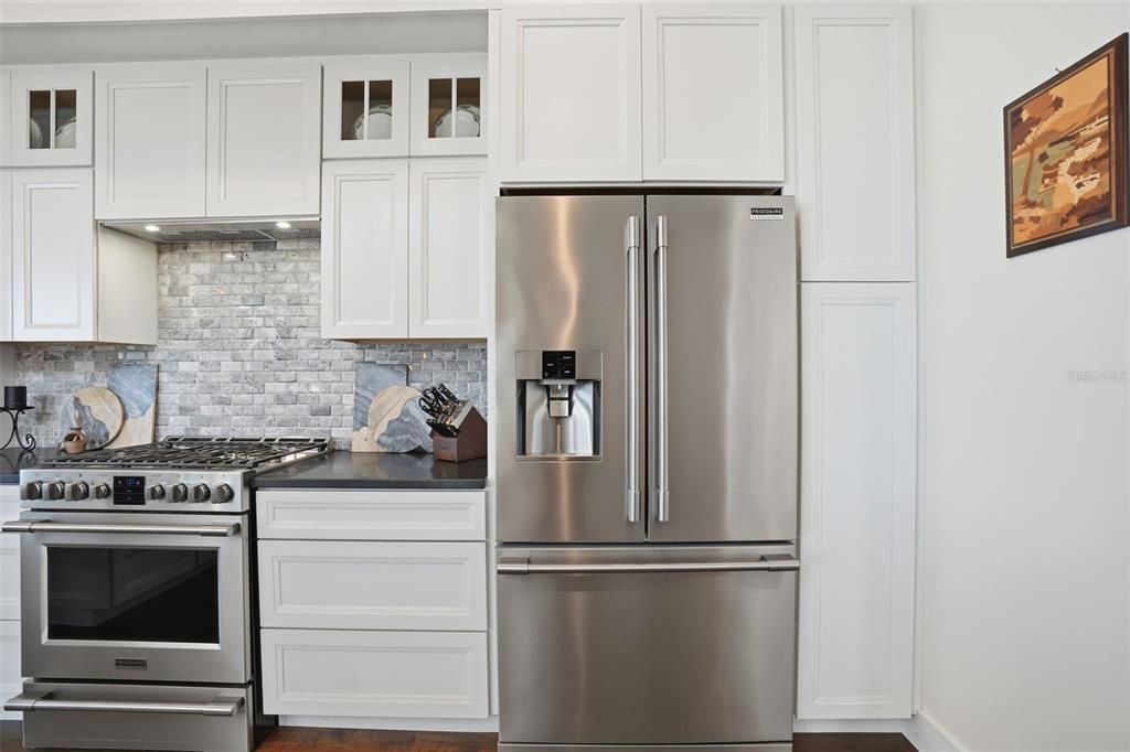 For Sale: $2,400,000 (3 beds, 2 baths, 2339 Square Feet)