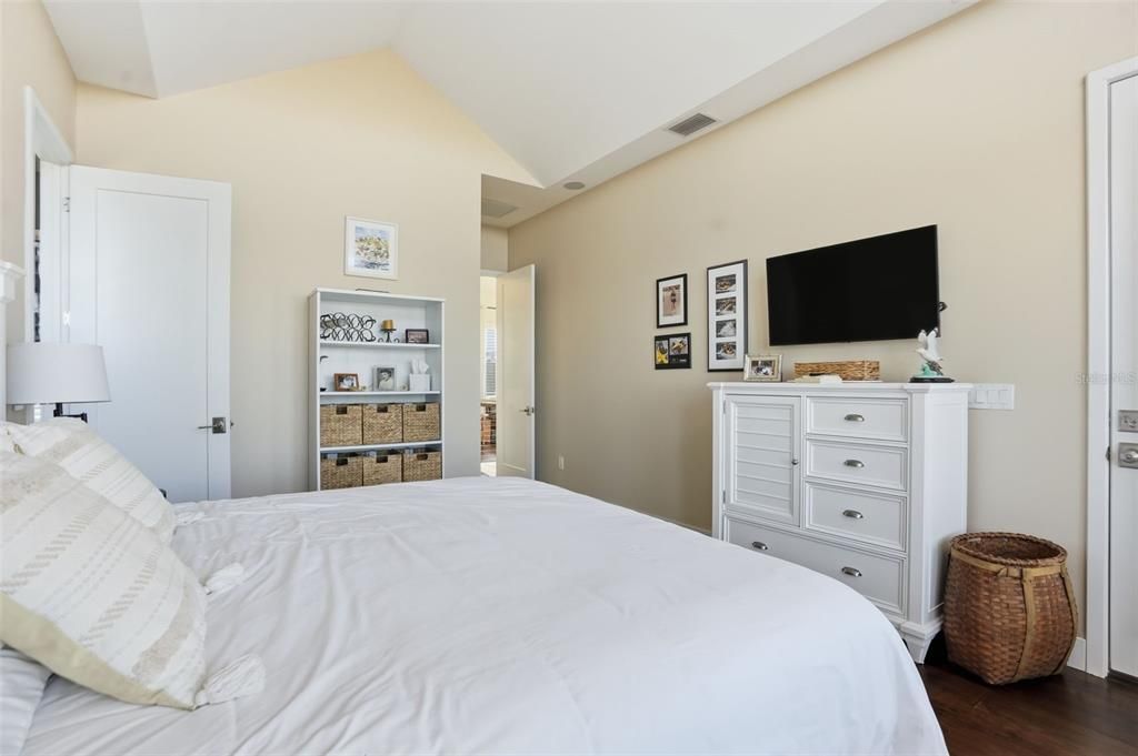 For Sale: $2,400,000 (3 beds, 2 baths, 2339 Square Feet)